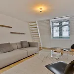 公寓 Loft Center - 2 Bedrooms - Parking - By Finenest