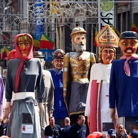 Loft Center - 2 Bedrooms - Parking - By Finenest * Liege