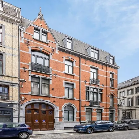 Loft Center - 2 Bedrooms - Parking - By Finenest Apartment