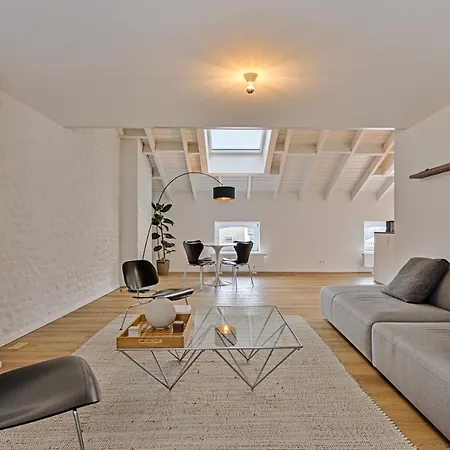 Loft Center - 2 Bedrooms - Parking - By Finenest 아파트 *