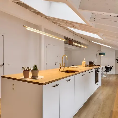 Loft Center - 2 Bedrooms - Parking - By Finenest *