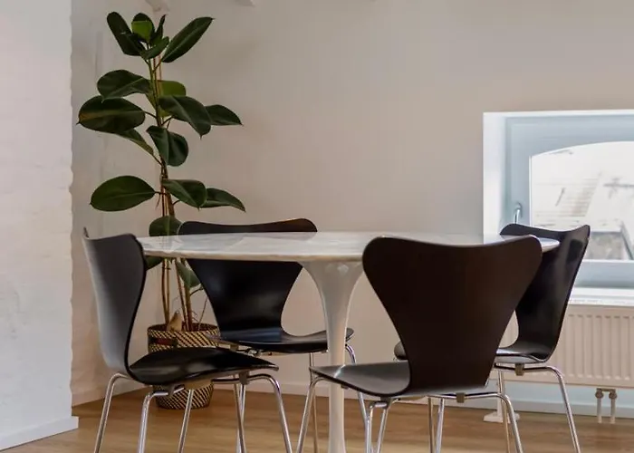 Loft Center - 2 Bedrooms - Parking - By Finenest * לייז'