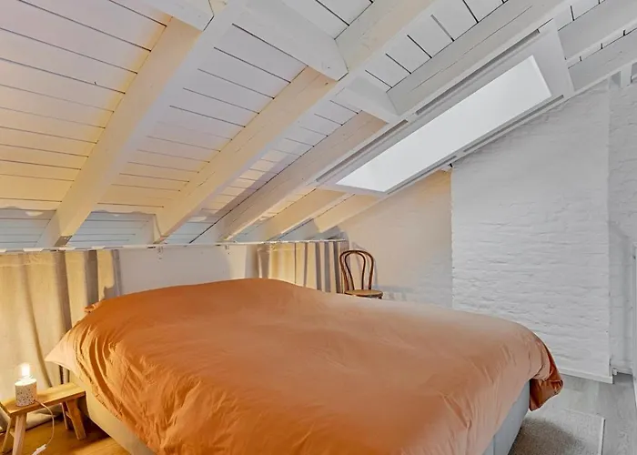 Loft Center - 2 Bedrooms - Parking - By Finenest דירה לייז'