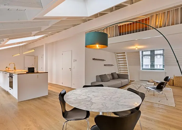 דירה Loft Center - 2 Bedrooms - Parking - By Finenest לייז'