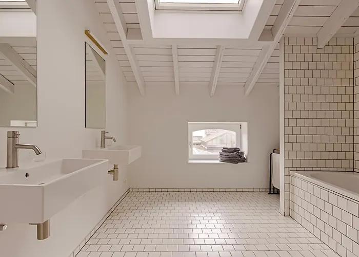 Loft Center - 2 Bedrooms - Parking - By Finenest *