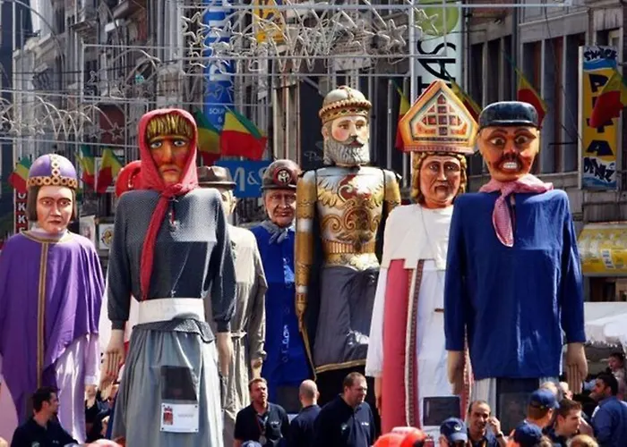 Loft Center - 2 Bedrooms - Parking - By Finenest * לייז'