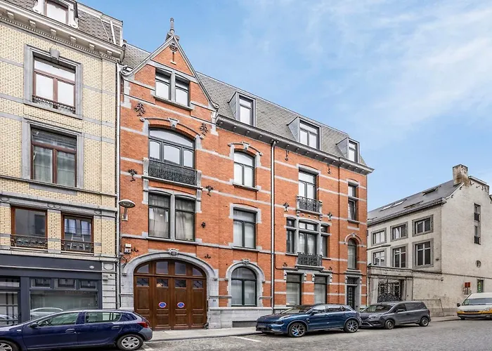 Loft Center - 2 Bedrooms - Parking - By Finenest דירה