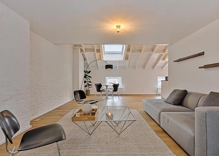 Loft Center - 2 Bedrooms - Parking - By Finenest דירה *