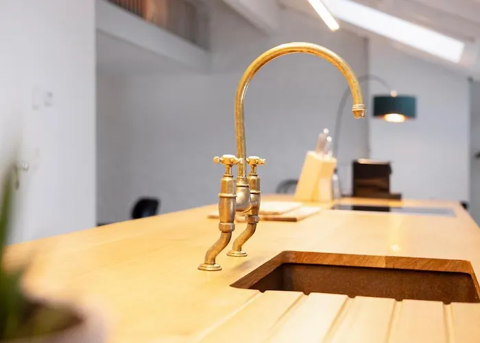 דירה Loft Center - 2 Bedrooms - Parking - By Finenest לייז'