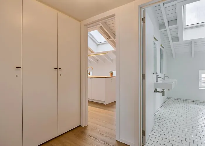 Loft Center - 2 Bedrooms - Parking - By Finenest דירה