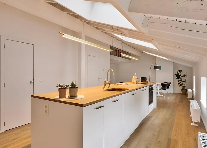 Loft Center - 2 Bedrooms - Parking - By Finenest *
