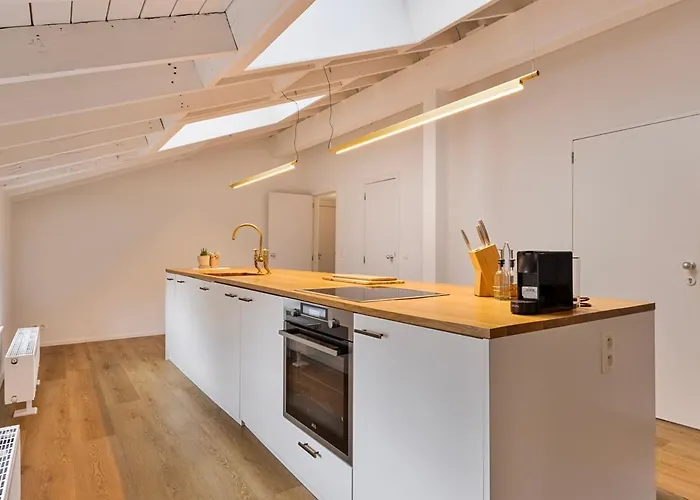 Loft Center - 2 Bedrooms - Parking - By Finenest